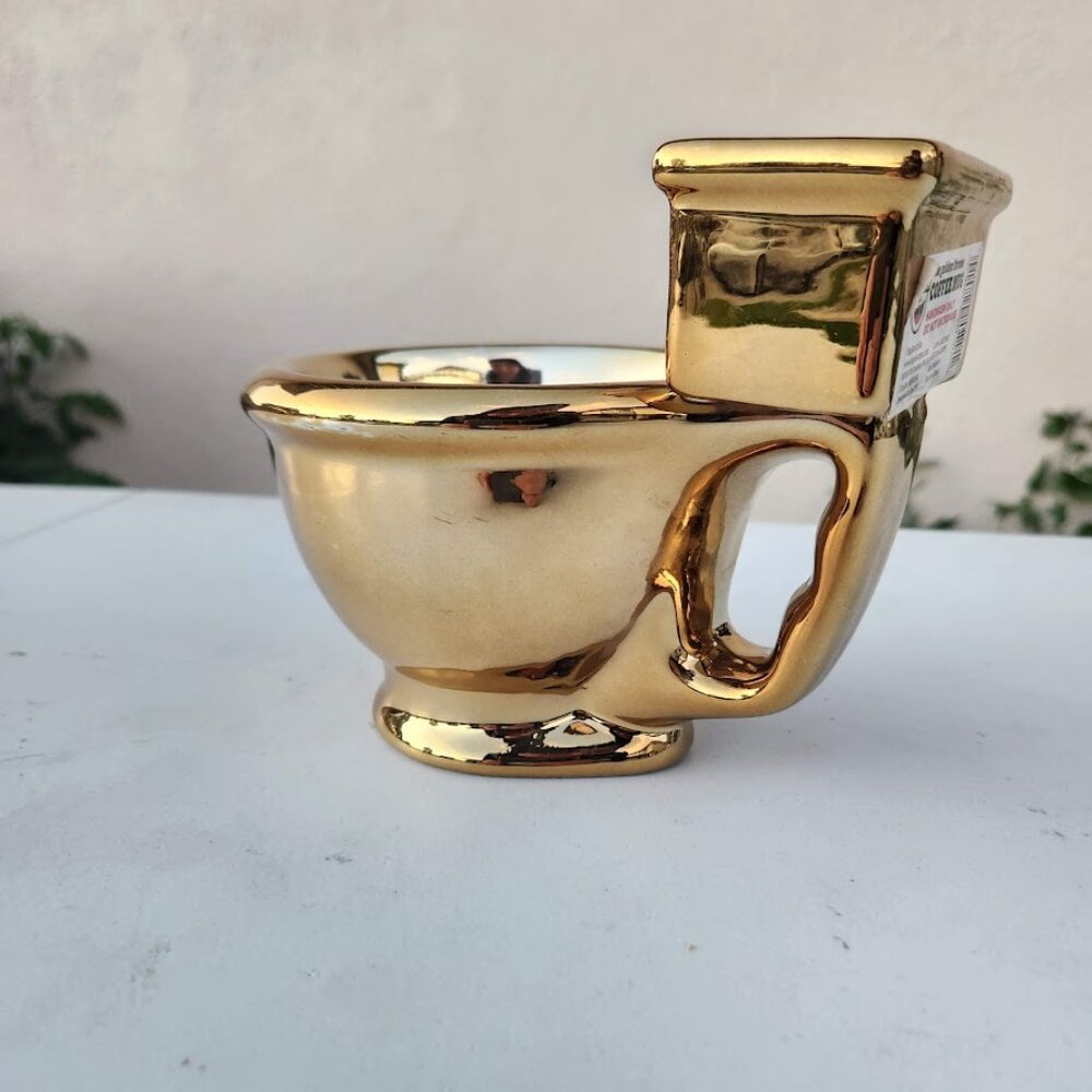 BigMouth Inc Golden Toilet Coffee Mug Novelty Gag Gift Ceramic Bathroom 12 Oz